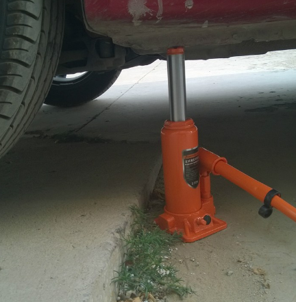 千斤頂用于汽車頂升